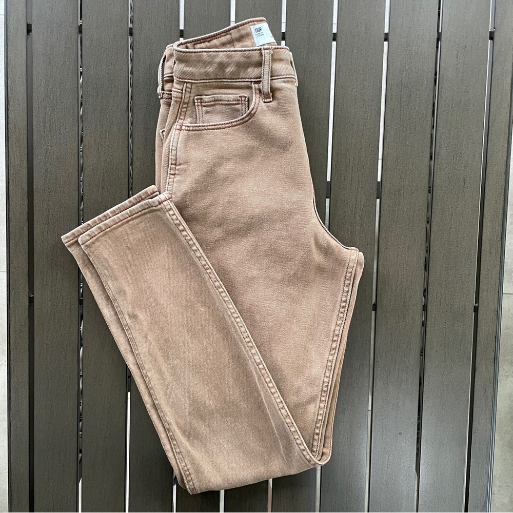 HOLLISTER VINTAGE STRETCH CURVY HIGH-RISE MOM JEANS!!